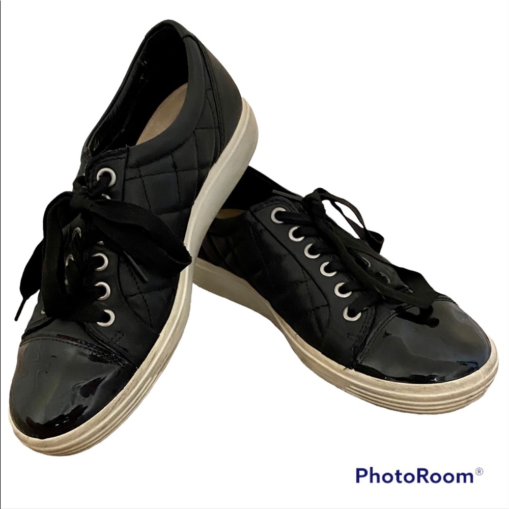 ECCO Material:Genuine Leather, Rubber
Black White Sneaker Womens Great condition